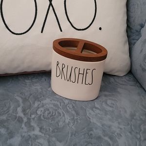 RAE DUNN "BRUSHES" Holder